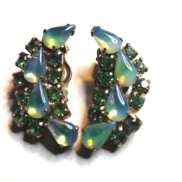 ANTIQUE VINTAGE CLIP ON GREEN RHINESTONE EARRINGS 1" - Picture 1 of 3